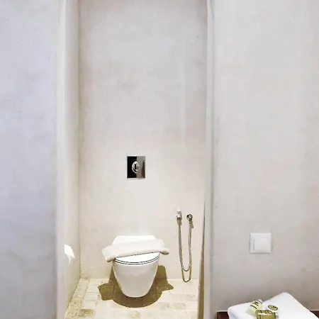 Baba Houlakia Hotel *